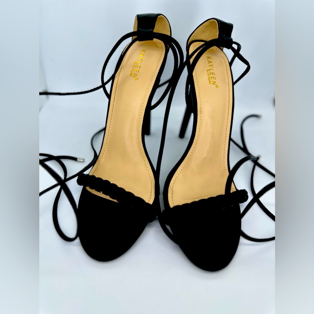 KAYLEEN by Los Angeles Black Wrap Heels. Size 10